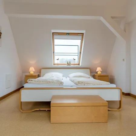 Haus-an-der-mole-wohnung-i-strandnest *